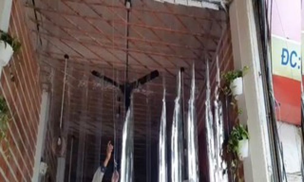 Ưu Nhược điểm  của rèm nhựa PVC kéo xếp, nên đọc ngay trước khi mua!